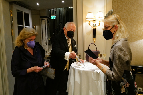 Prinzessin Elizabeth Alexandra Mary besteigt als Elisabeth II. den Thron des Vereinigten Königreichs (1952)