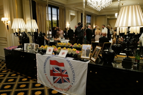 Prinzessin Elizabeth Alexandra Mary besteigt als Elisabeth II. den Thron des Vereinigten Königreichs (1952)