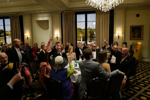 Prinzessin Elizabeth Alexandra Mary besteigt als Elisabeth II. den Thron des Vereinigten Königreichs (1952)