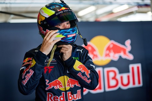 Carrera startete in Portimao als offizieller Team-Partner von Red Bull AlphaTauri AF Corse in der DTM 2022