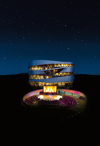 Open Air Kino des Mercedes-Benz Museums