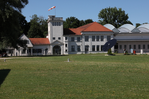 In Le Mans starten 32 Wagen zum ersten Grand-Prix-Rennen der Welt (1906)
