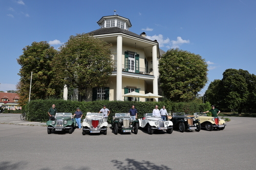 Die erste Ausgabe der Jugendzeitschrift BRAVO erscheint (1956)
