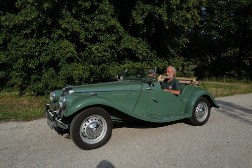 Die erste Ausgabe der Jugendzeitschrift BRAVO erscheint (1956)