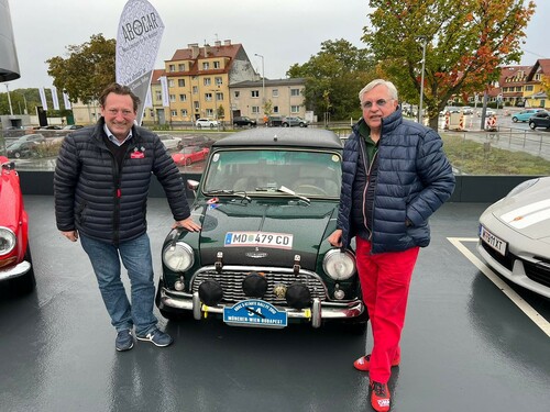 Auf der neuen Rennstrecke von Silverstone findet das erste Rennen statt (1948) Auf der neuen Rennstrecke von Silverstone findet das erste Rennen statt (1948)