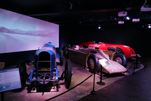 Die Rennfahrer-Zwillinge Mario und Aldo Andretti werden geboren (1940) Die Rennfahrer-Zwillinge Mario und Aldo Andretti werden geboren (1940)
