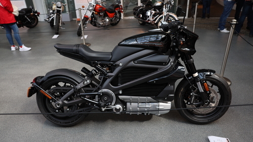 Bob Burman auf Blitzen Benz erreicht am Strand von Daytona (Florida) eine Geschwindigkeit von 228,1 km/h -Weltrekord! (1911)