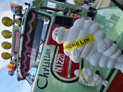Bob Burman auf Blitzen Benz erreicht am Strand von Daytona (Florida) eine Geschwindigkeit von 228,1 km/h -Weltrekord! (1911)