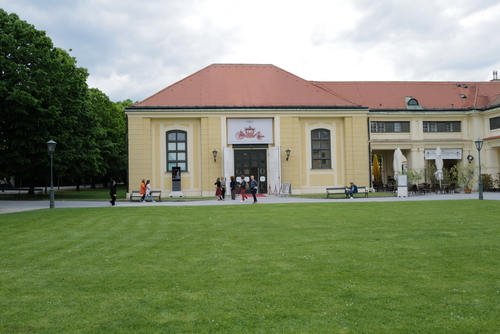 Der ungarische Pionier der Aerodynamik Theodore von Kármán wird in Budapest geboren (1881) Der ungarische Pionier der Aerodynamik Theodore von Kármán wird in Budapest geboren (1881)