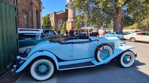 Die Raumsonde Viking 1 der NASA startet auf den Weg zum Mars (1975)