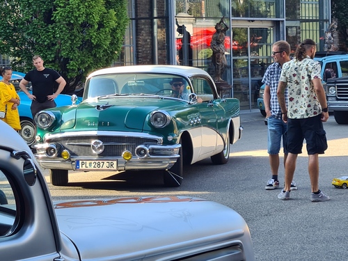 Die Raumsonde Viking 1 der NASA startet auf den Weg zum Mars (1975)