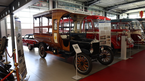 Die Rockband Queen beginnt im Rockfield Studio 1 Monmouth (Wales) die Aufnahmen für Bohemian Rhapsody (1975)