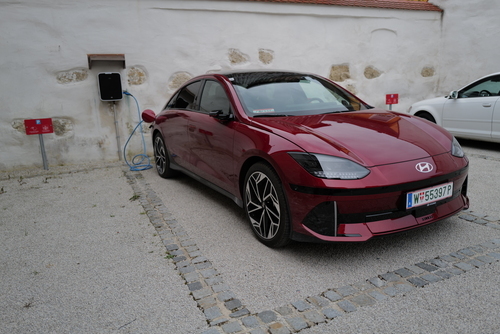 Die Rockband Queen beginnt im Rockfield Studio 1 Monmouth (Wales) die Aufnahmen für Bohemian Rhapsody (1975)