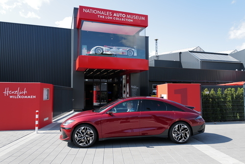 Die erste Ausgabe der Jugendzeitschrift BRAVO erscheint (1956)