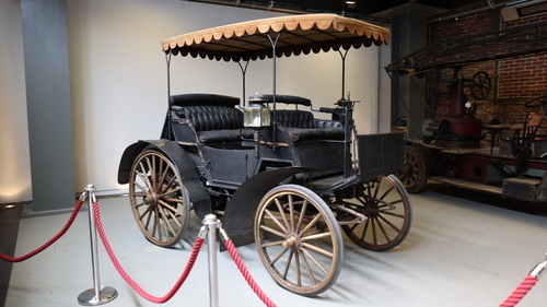 Die erste Ausgabe der Jugendzeitschrift BRAVO erscheint (1956)