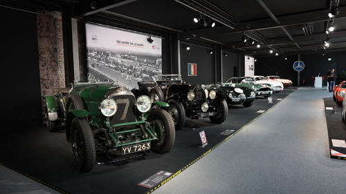 Die erste Ausgabe der Jugendzeitschrift BRAVO erscheint (1956)