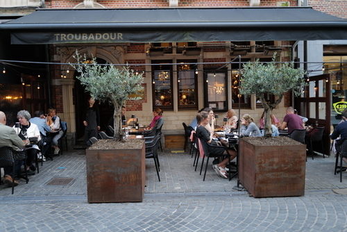 Die erste Ausgabe der Jugendzeitschrift BRAVO erscheint (1956)