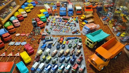 Die erste Ausgabe der Jugendzeitschrift BRAVO erscheint (1956)