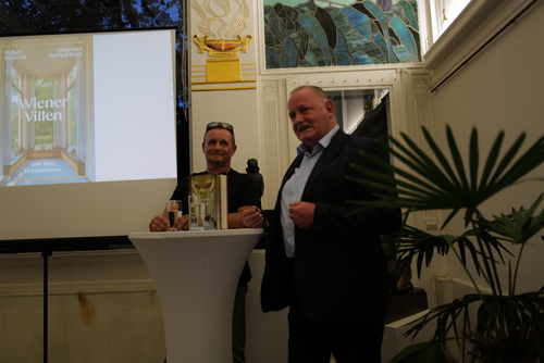 Die Suchmaschine Google geht online (1998)