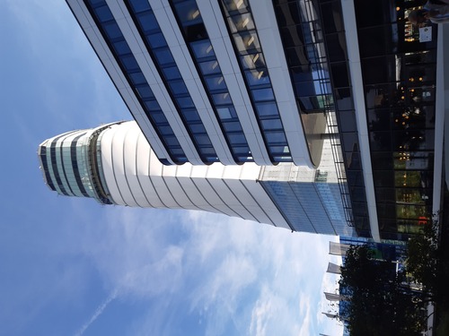 László József Bíró erhält ein US-Patent auf den von ihm entwickelten Kugelschreiber (1943)