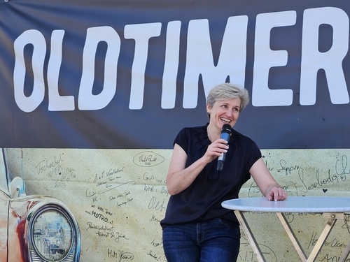 Der argentinischer Automobilrennfahrer Juan Manuel Fangio wird in Balcarce geboren (1911)