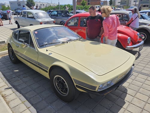 Der argentinischer Automobilrennfahrer Juan Manuel Fangio wird in Balcarce geboren (1911)