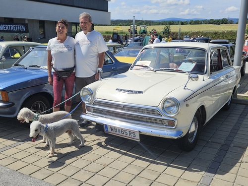 Der argentinischer Automobilrennfahrer Juan Manuel Fangio wird in Balcarce geboren (1911)