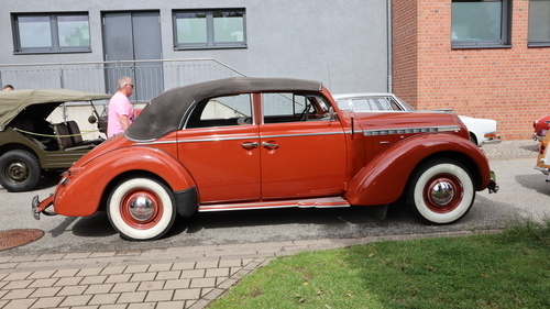 In London wird die Tower Bridge für den Verkehr freigegeben (1894)