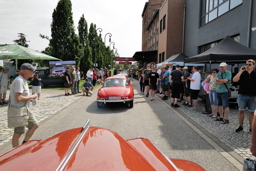 In London wird die Tower Bridge für den Verkehr freigegeben (1894)