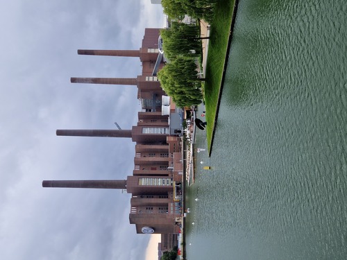 In London wird die Tower Bridge für den Verkehr freigegeben (1894)
