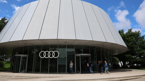 In Deutschland werden die fünfstelligen Postleitzahlen eingeführt (1993)