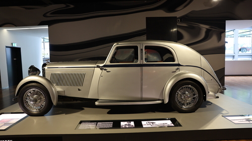 In Deutschland werden die fünfstelligen Postleitzahlen eingeführt (1993)