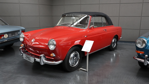 Sam Walton eröffnet den ersten Wal-Mart Discount City Store in Rogers (Arkansas) (1962)