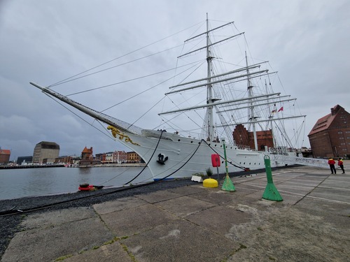 Sam Walton eröffnet den ersten Wal-Mart Discount City Store in Rogers (Arkansas) (1962)