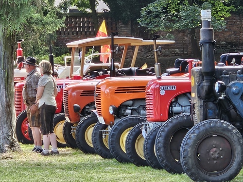Der Motorenkonstrukteur Karl Maybach, der Sohn Wilhelm Maybachs, wird in Deutz geboren (1879)