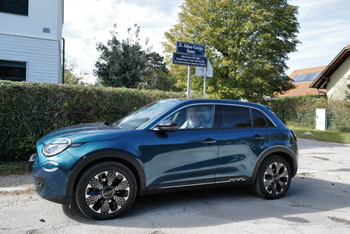 Der deutsche Rennfahrer Jochen Mass wird in Dorfen geboren (1946)