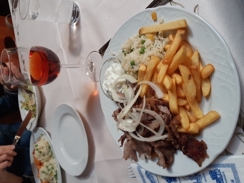 Der deutsche Rennfahrer Jochen Mass wird in Dorfen geboren (1946)