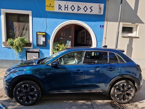 Der deutsche Rennfahrer Jochen Mass wird in Dorfen geboren (1946)