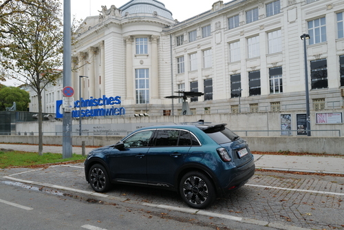 Henry Ford legt in Köln den Grundstein für ein Ford-Autowerk (1930) Henry Ford legt in Köln den Grundstein für ein Ford-Autowerk (1930)