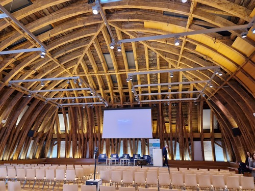 Robert the Bruce wird im Palast zu Scone als Robert I. zum König von Schottland gekrönt (1306) Robert the Bruce wird im Palast zu Scone als Robert I. zum König von Schottland gekrönt (1306)