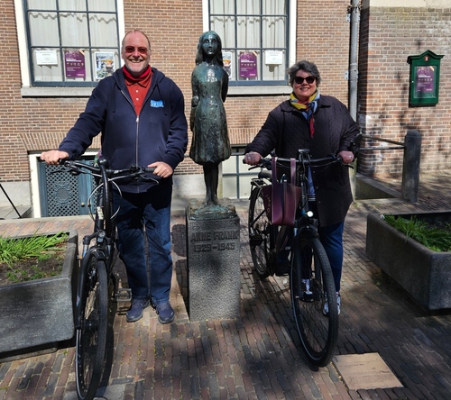 Der Niederländer Heike Kamerlingh Onnes beobachtet als Erster den Effekt der Supraleitung (1911) Der Niederländer Heike Kamerlingh Onnes beobachtet als Erster den Effekt der Supraleitung (1911)