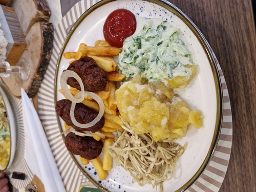 Der US-Amerikaner Robert Francis Prevost wird als Leo XIV. zum Papst gewählt