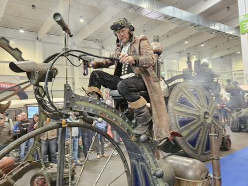 August Horch gründet die nach ihm benannten Motorenwagenwerke in Zwickau (1904)