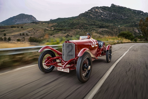 Nach dreijähriger Bauzeit wird der Nürburgring eröffnet (1927) Nach dreijähriger Bauzeit wird der Nürburgring eröffnet (1927)
