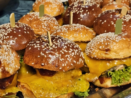 Der 11,6 km lange Mont-Blanc-Straßentunnel wird eröffnet (1965)