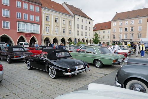 Mit Inkrafttreten des Österreichischen Staatsvertrags erhält Österreich seine volle staatliche Souveränität zurück (1955)