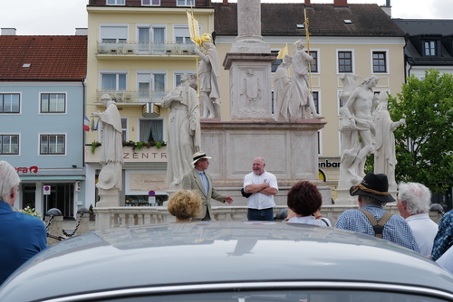 Mit Inkrafttreten des Österreichischen Staatsvertrags erhält Österreich seine volle staatliche Souveränität zurück (1955)