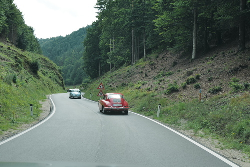 Mit Inkrafttreten des Österreichischen Staatsvertrags erhält Österreich seine volle staatliche Souveränität zurück (1955)