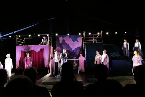 Mit Inkrafttreten des Österreichischen Staatsvertrags erhält Österreich seine volle staatliche Souveränität zurück (1955)