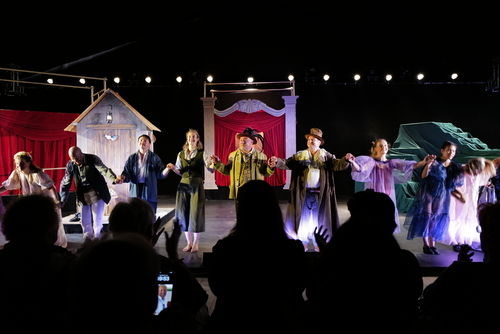 Mit Inkrafttreten des Österreichischen Staatsvertrags erhält Österreich seine volle staatliche Souveränität zurück (1955)